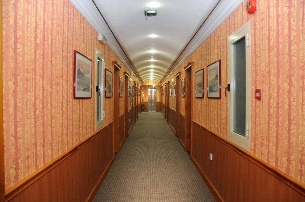 Jonrad Hotel Dubai Buitenkant foto
