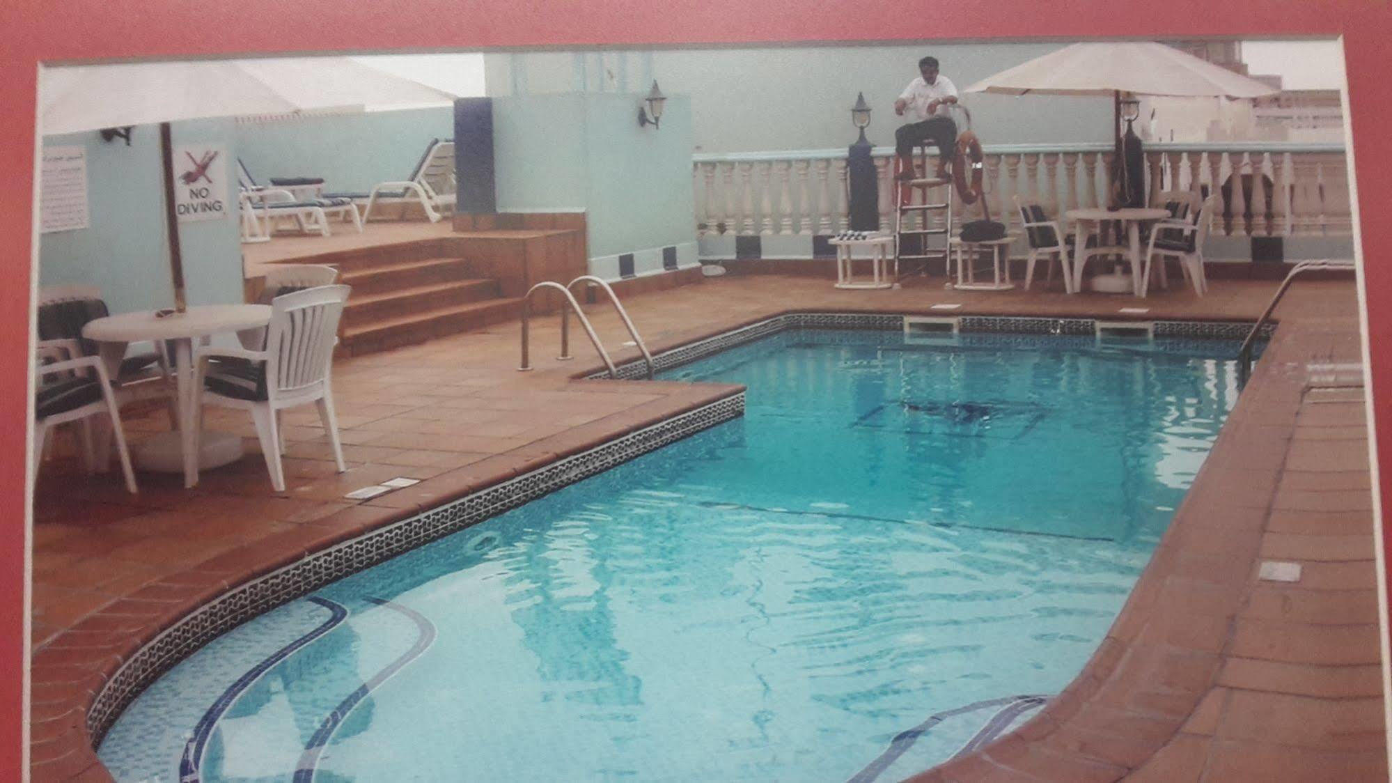 Jonrad Hotel Dubai Buitenkant foto