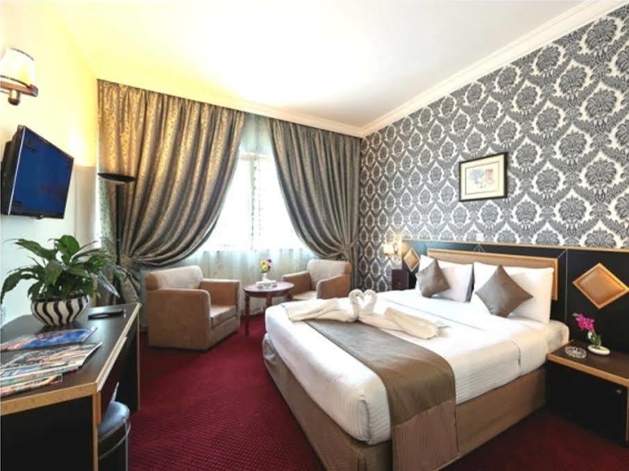 Jonrad Hotel Dubai Buitenkant foto