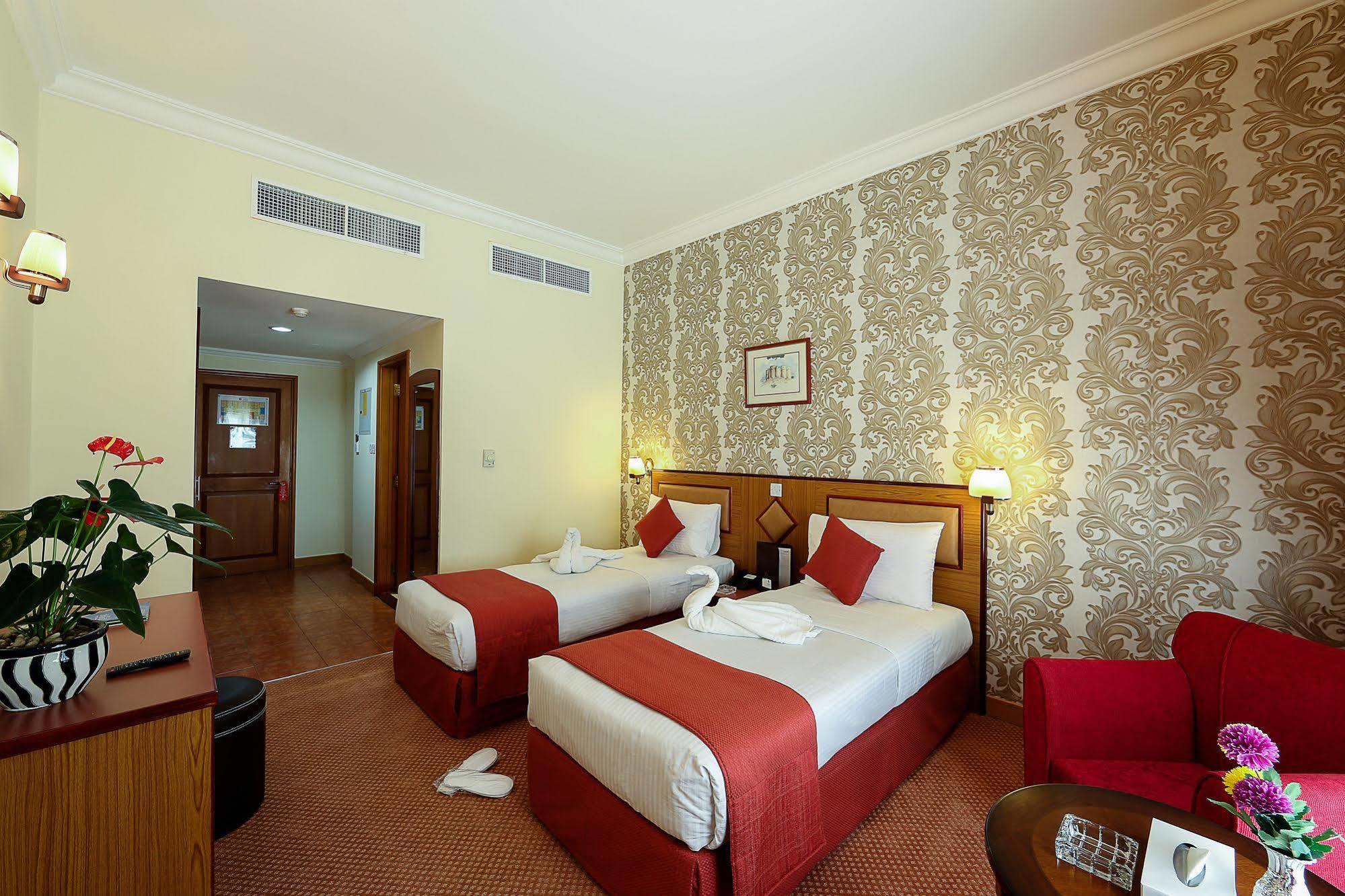 Jonrad Hotel Dubai Buitenkant foto