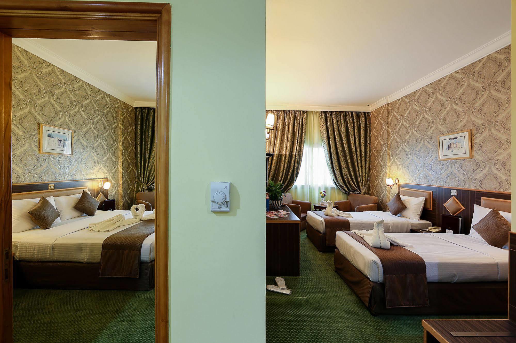 Jonrad Hotel Dubai Buitenkant foto