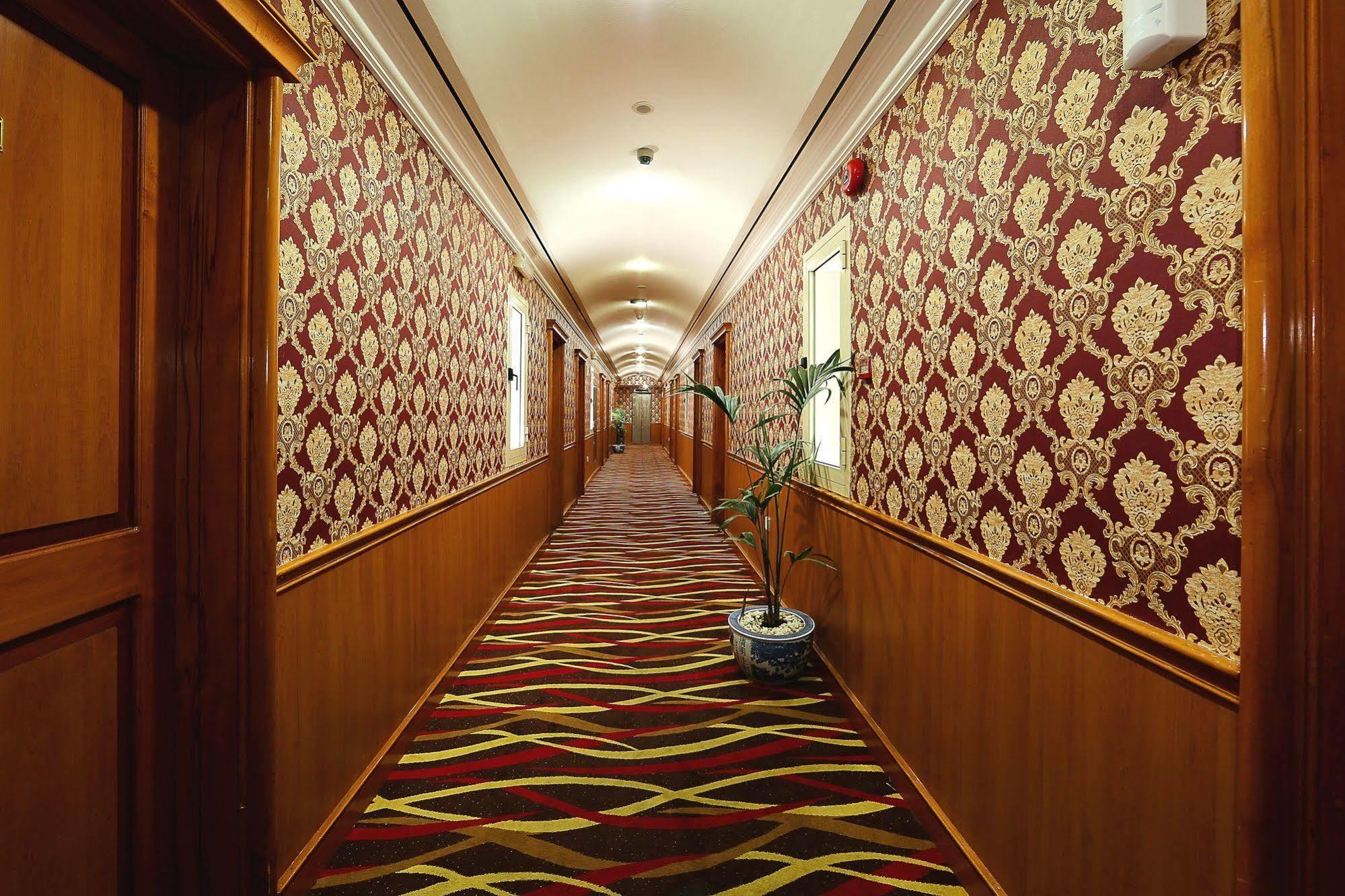 Jonrad Hotel Dubai Buitenkant foto