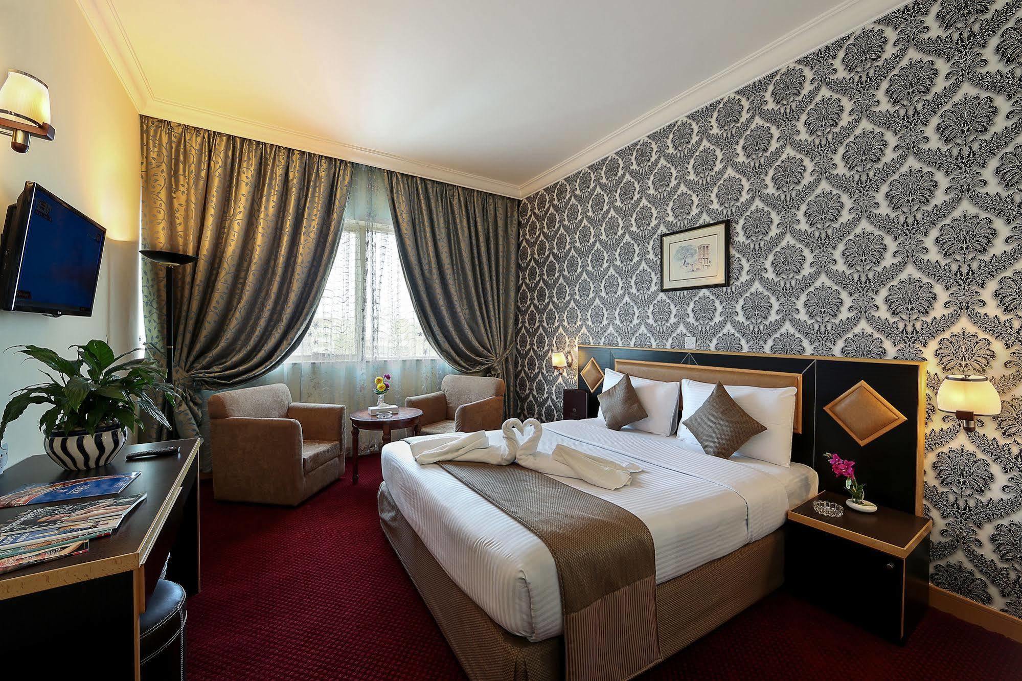 Jonrad Hotel Dubai Buitenkant foto