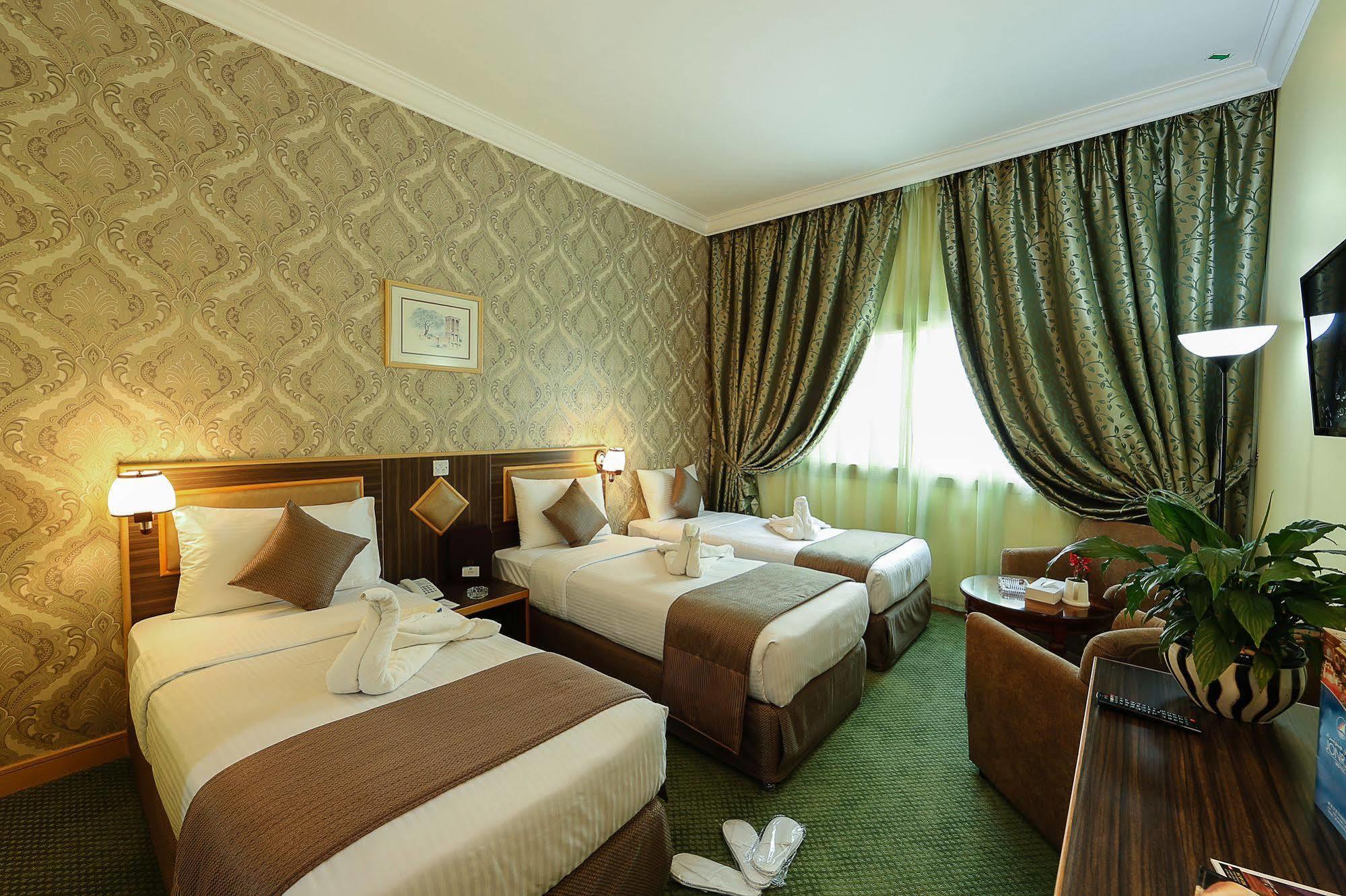 Jonrad Hotel Dubai Buitenkant foto