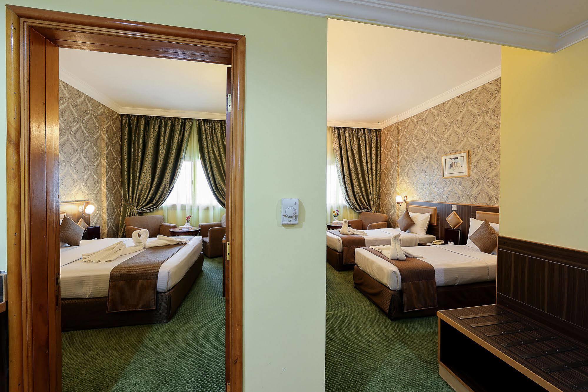 Jonrad Hotel Dubai Buitenkant foto